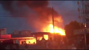 Cây xăng bốc cháy ngùn ngụt suốt 3 giờ ở Quảng Ninh