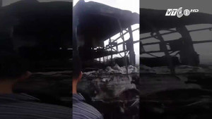 Xe giường nằm cháy rụi trong đêm, hành khách hoảng loạn thoát thân