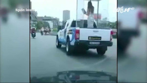 Đưa 'chân dài' vào lồng kính diễu phố, bị phạt 6 triệu đồng