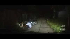 'Ma men' bỏ xe không khóa bên vệ đường, nằm ngủ lăn lóc 'quên trời đất'