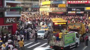 Hàng ngàn người chen lấn, náo loạn bắt pokemon hiếm ở Đài Loan