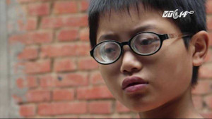 Sự thật về cậu bé 11 tuổi cận 2.000 độ ở Trung Quốc