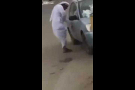 Phì cười kiểu khóa xe thách thức mọi loại trộm của 'dân chơi' Ả Rập