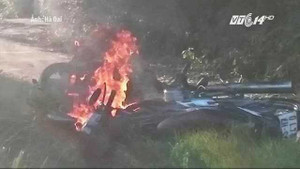 Cãi nhau, cặp vợ chồng đem cả 2 chiếc xe máy trong nhà ra đốt