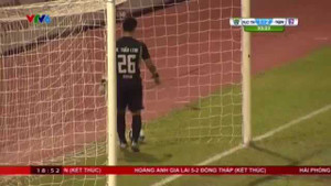 Thủ môn Than Quảng Ninh trêu chọc đối thủ và cái kết bất ngờ