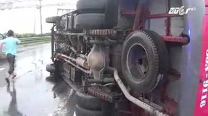 Hiện trường vụ lật xe khách thảm khốc trên cao tốc Pháp Vân – Cầu Giẽ