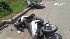 Ôtô đâm liên hoàn xe máy ở TP.HCM