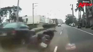 Mở cửa ôtô bất cẩn gây tai nạn thảm khốc