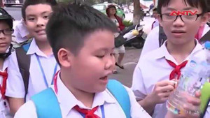 Hạt nhựa nở cực độc ồ ạt 'tái xuất' trước cổng trường