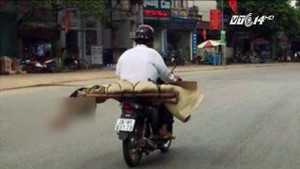 Chở thi thể bằng xe máy: Bộ Y tế truy trách nhiệm bệnh viện