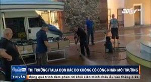 Không có công nhân môi trường, thị trưởng Italia phải đi dọn rác