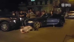 Nữ tài xế BMW 'nhấn nhầm ga', cán gẫy chân một người đàn ông