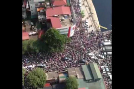 Ùn tắc 'kinh dị', hàng nghìn người chôn chân tại ngã tư giữa Hà Nội