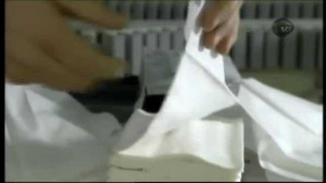 Tận mục quy trình sản xuất khăn giấy khiến người xem 'mắt tròn mắt dẹt'