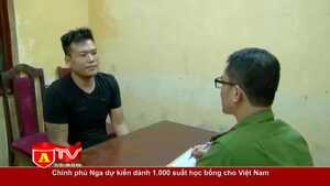 Ngáo đá lao ra đường, tấn công công an