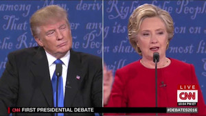 Clip Hillary Clinton gọi Donald Trump là 'kẻ phân biệt chủng tộc'