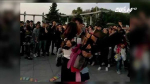 Chàng trai tỏ tình thành công bằng 999 hộp bao cao su