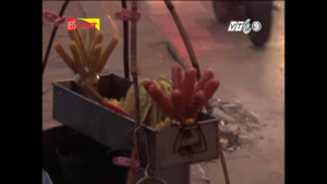 Phía sau những chiếc xúc xích, bánh rán thơm ngon ở đường Láng, Hà Nội