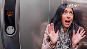 Kẹt 4 phút trong thang máy, được bồi thường hơn 660 triệu đồng