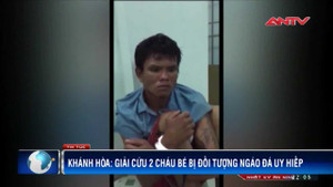 Cảnh sát ập vào, giải cứu gia đình bị 'ngáo đá' dùng dao khống chế