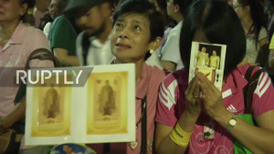 Người Thái gào khóc, tiếc thương Quốc vương quá cố