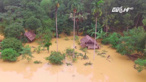 Hình ảnh nước mênh mông đến thắt lòng nơi rốn lũ Hà Tĩnh