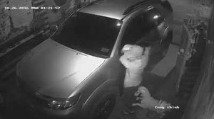 'Đạo chích' bẻ trộm gương xe nhanh như chớp