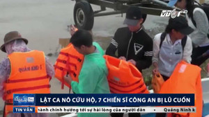 Clip: Lật ca nô cứu hộ, 7 chiến sỹ công an bị lũ cuốn