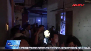 'Ngáo đá' la hét, leo lên mái đòi phóng hỏa đốt nhà