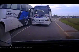 Xe khách lấn làn trắng trợn, suýt đâm trực diện xe con