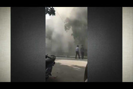 Clip hiện trường đen kịt khói vụ nổ bốt điện nghiêm trọng ở Hà Đông