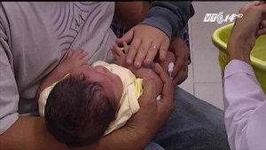 Y tá tiêm nhầm vắc-xin phòng lao vào đùi 4 trẻ sơ sinh