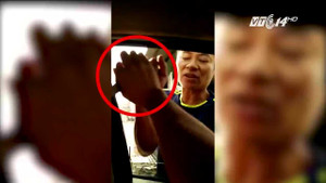 Video: Manh động dùng dao thu tiền trông xe, bị tạm giữ hình sự