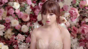 Mặc tin đồn về đám cưới, Hari Won tự tin khoe vẻ thuần khiết tươi trẻ