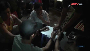 Clip: Gần 100 cảnh sát mật phục, 'đột kích' sới bạc khủng giữa đêm