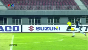 Video pha đá phản lưới nhà bi hài khó tin trong trận Việt Nam - Campuchia