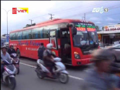 Clip: Xe khách bị chặn đầu, đập phá, hàng chục hành khách hoảng loạn