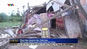 Lốc xoáy đánh sập, làm tốc mái hàng trăm nhà dân ở Sóc Trăng