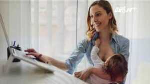 Vì sao phụ nữ không nên vừa cho con bú vừa xem TV?