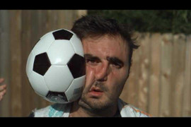 Ngỡ ngàng xem cảnh đập bóng vào mặt khi quay chậm 1.000 lần