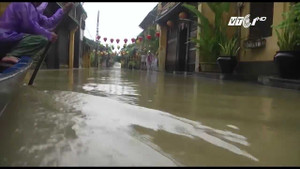 Những hình ảnh khó tin về phố cổ Hội An chìm trong mênh mông nước