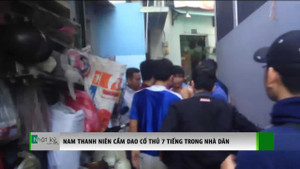 Clip: Khống chế thanh niên nghi ngáo đá, cầm dao xộc vào nhà dân cố thủ