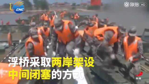 Video: Quân đội Trung Quốc xây cầu dài hơn 1km trong... 27 phút