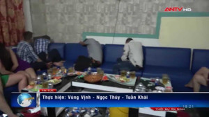 Đột kích quán karaoke, bắt quả tang vũ nữ thoát y tắm bia, chiều khách tới bến