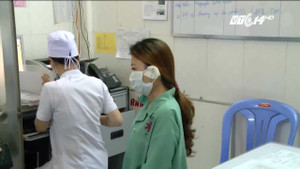 Hấp tóc làm đẹp đón Tết, suýt mất tai