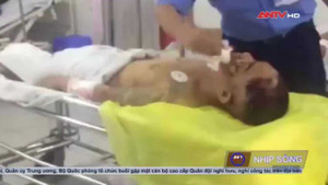 Clip: Cướp điên cuồng cầm dao đâm người truy đuổi