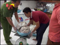 Kinh hãi cảnh gian thương tái sản xuất giò chả từ giò chả thối hỏng, ẩm mốc