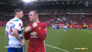 Rooney ngượng chín mặt khi bị từ chối đổi áo