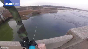 Há hốc mồm xem cần thủ bắn cung câu cá siêu đẳng