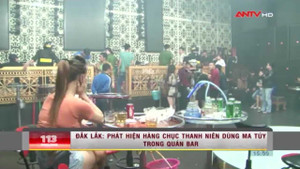 Đột kích quán bar, bắt quả tang hàng chục nam thanh nữ tú phê ma túy